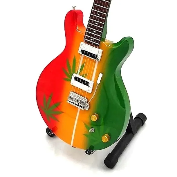 figurka-mini-gitara-w-stylu-bob-marley-tribute-ganja-1-4-rodzaj-gadzetu-muzyczny