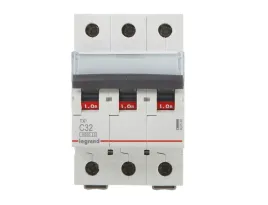 wylacznik-nadpradowy-3p-c32a-legrand-tx3-403548