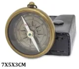 kompas-w-skorzanym-etui