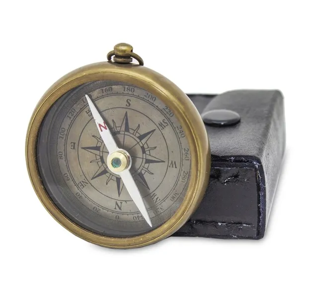 kompas-w-skorzanym-etui-marka-art-pol