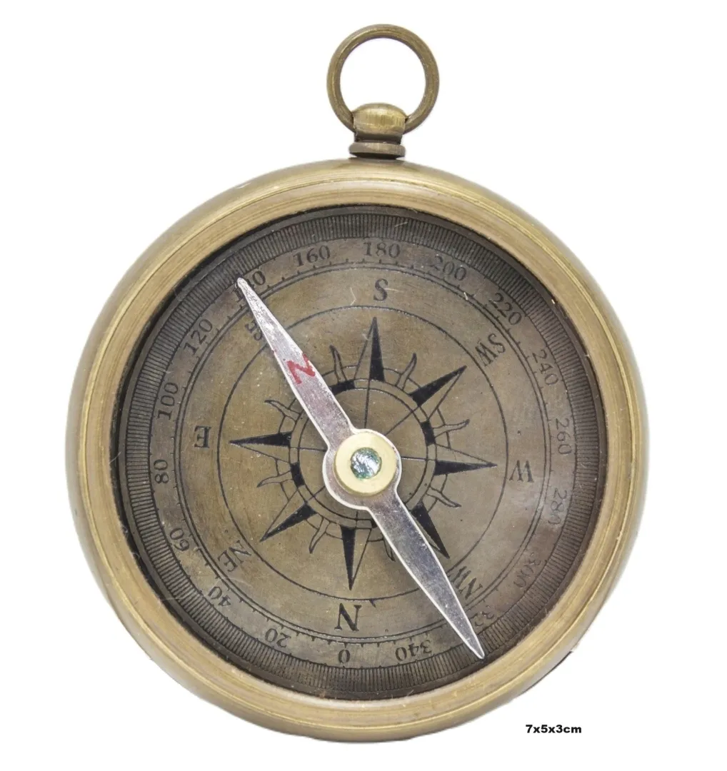 kompas-w-skorzanym-etui