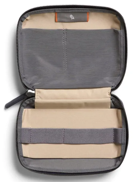 organizer-etui-na-elektronike-bellroy-tech-kit-compact-navy-zapiecie-zamek