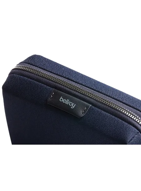 organizer-etui-na-elektronike-bellroy-tech-kit-compact-navy-wysokosc-12-3-cm