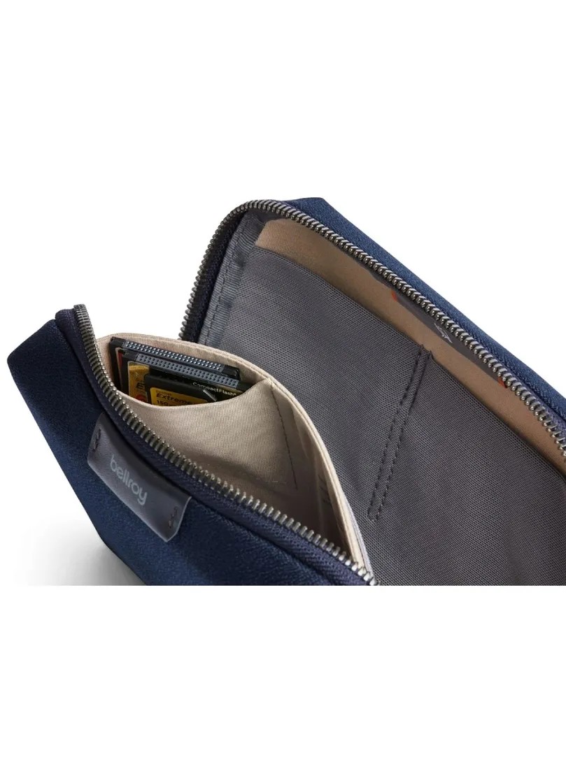 organizer-etui-na-elektronike-bellroy-tech-kit-compact-navy-marka-bez-marki
