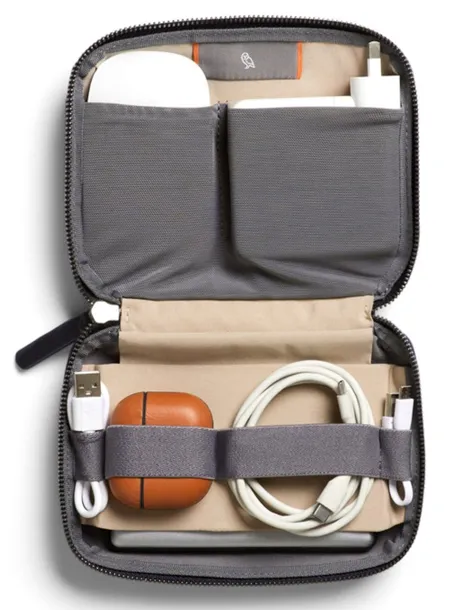organizer-etui-na-elektronike-bellroy-tech-kit-compact-navy-szerokosc-produktu-18-cm