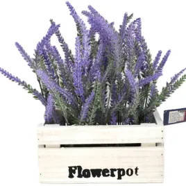 sztuczna-lawenda-w-drewnianej-skrzynce-rustykalna-dekoracja-wnetrz