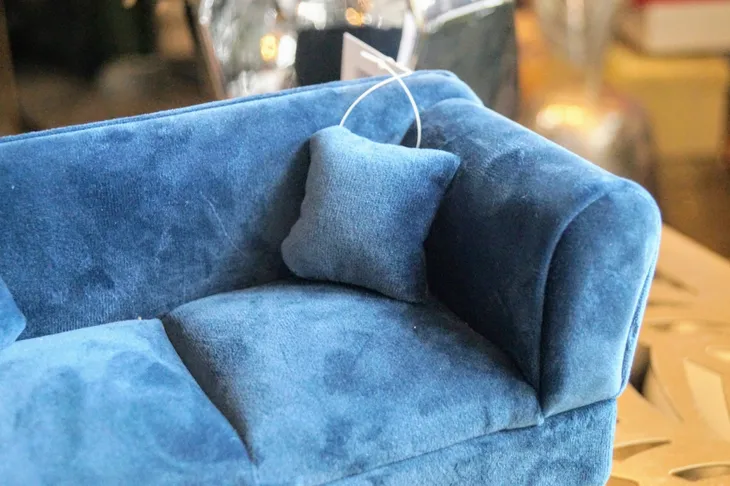 szkatulka-na-bizuterie-sofa-granatowa-marka-artpol