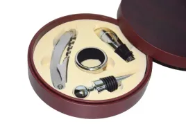 komplet-do-wina-w-drewnianym-pudelku