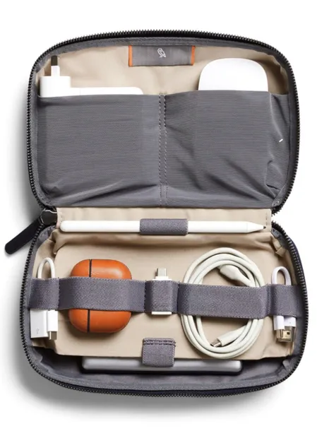 organizer-etui-na-elektronike-bellroy-tech-kit-navy-wysokosc-13-5-cm