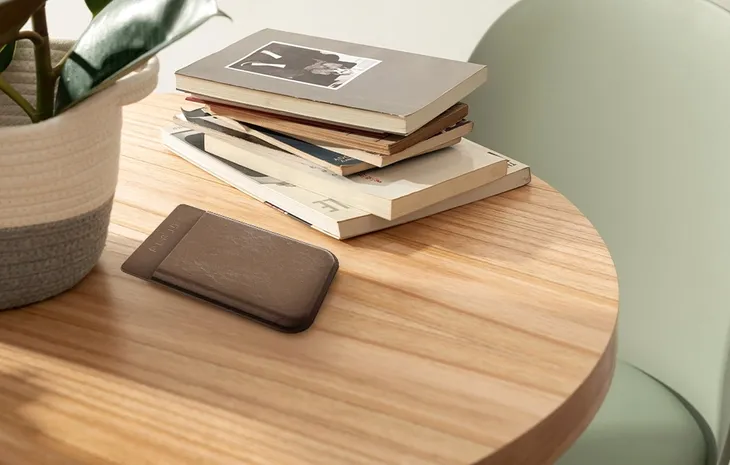 dyktafon-plaud-ai-note-case-brown-model-note-case-brown