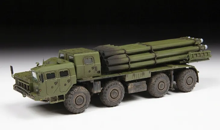 zvezda-5072-1-72-bm-30-smerch-multiple-rocket-launch-system-marka-zvezda-stan-zlozenia-do-zlozenia