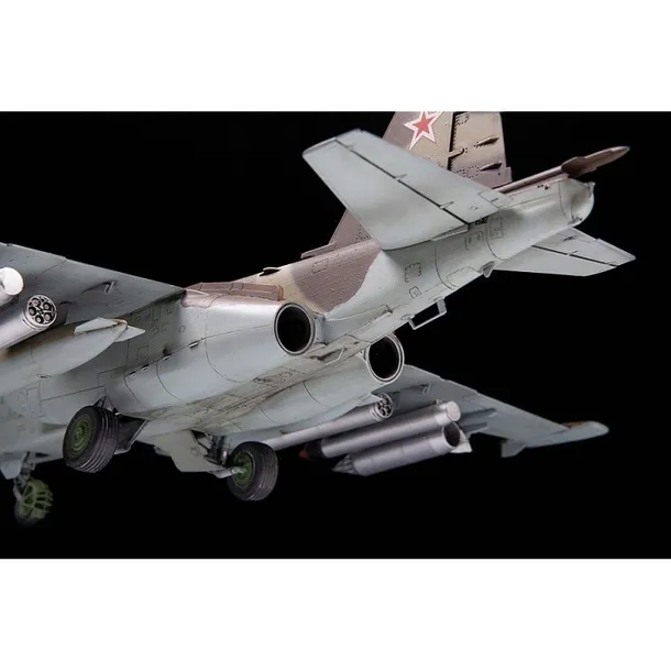 1-48-soviet-attack-aircraft-su-25-frogfoot-model-z4807