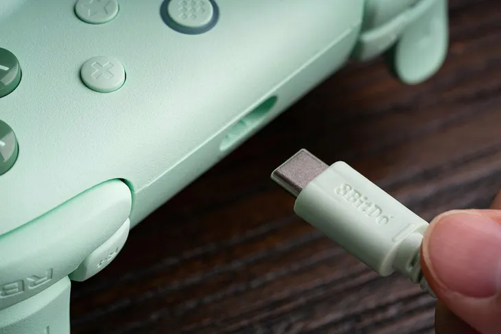 pad-przewodowy-8bitdo-ultimate-2c-green-hall-effect-android-pc-zasilanie-usb