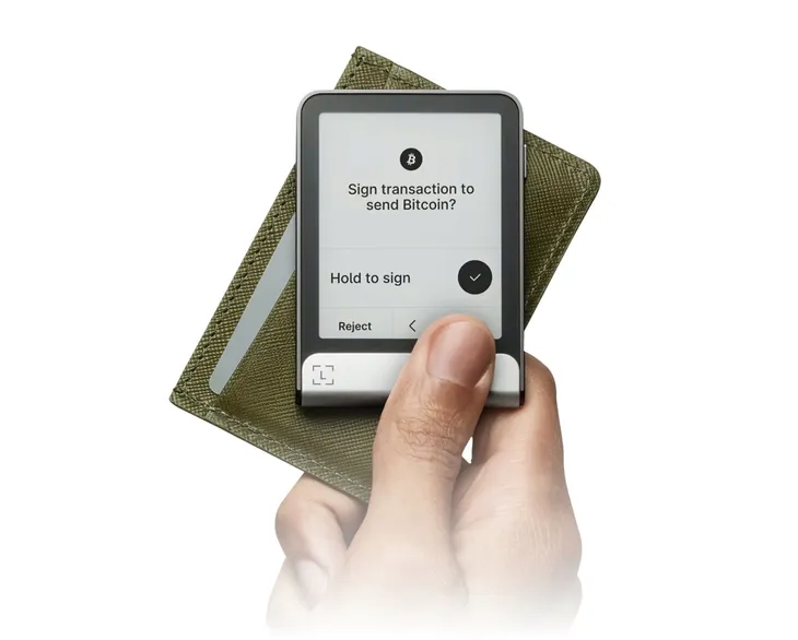 ledger-portfel-klucz-kryptowalutowy-e-inkorbluetoothorusb-c-do-tokenow-nft-certyfikat-ce-waga-z-opakowaniem-1-kg