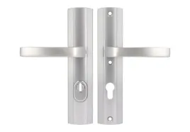 klamka-zewnetrzna-axa-dlugi-szyld-z-otworem-na-wkladke