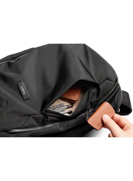 bellroy-plecak-miejski-czarny-cechy-dodatkowe-na-zamek