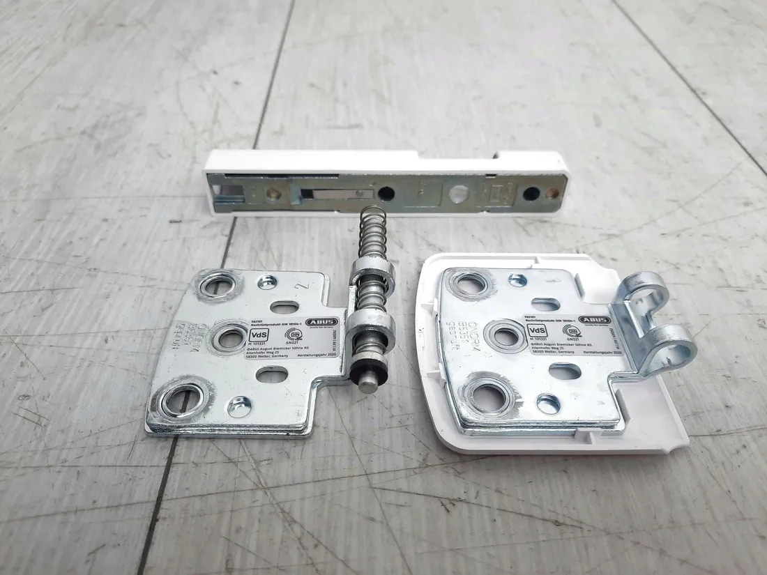 klamka-okienna-abus-bialy-kolor-bialy