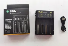 szybka-ladowarka-do-akumulatorkow-baterii-18650-20700-21700-26650-aa-aaa