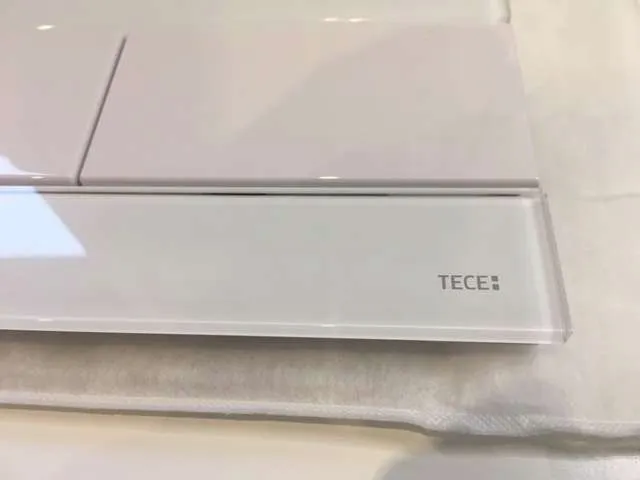 tece-przycisk-tecesquare-szklo-tworzywo-bialy-linia-tecesquare-marka-tece