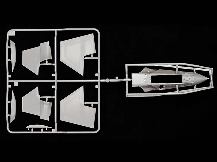 samolot-lockheed-martin-f-35a-lightning-ii-tamiya-okres-po-ii-wojnie-swiatowej-stan-zlozenia-do-zlozenia