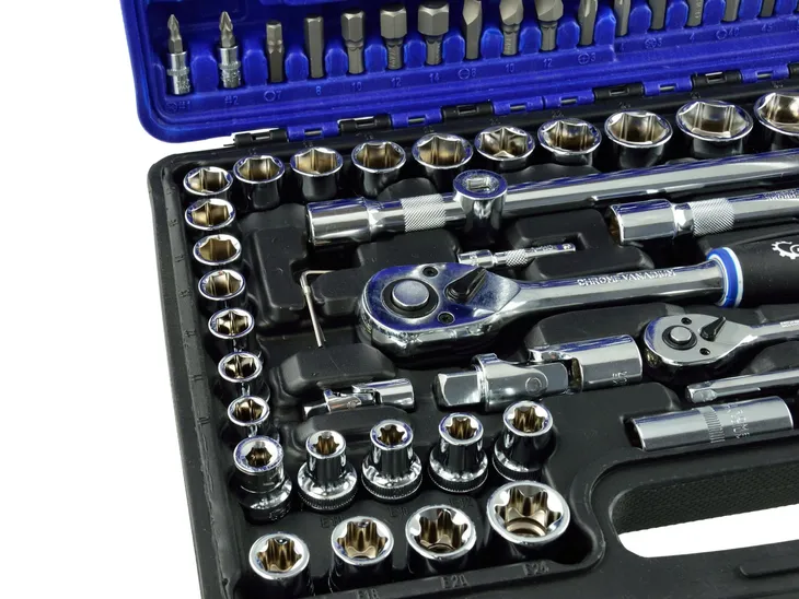 zestaw-kluczy-klucze-nasadowe-nasadki-crv-torx-1-2-1-4-108-elementow-geko-waga-z-opakowaniem-5-kg