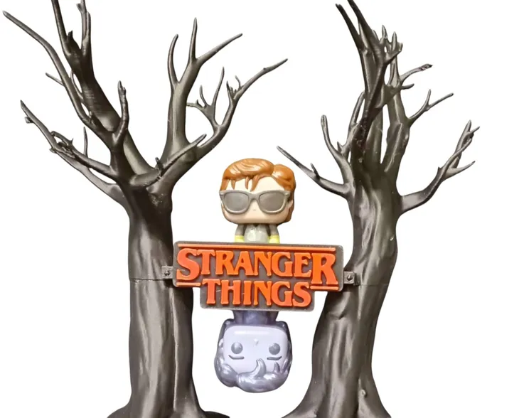 stranger-things-upside-down-figure-stand-ekspozytor-3d-do-figurek-produkt-wprowadzony-do-obrotu-na-terenie-ue-przed-13-12-2024-tak