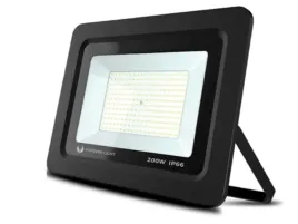 reflektor-naswietlacz-zewnetrzny-led-150w-na-garaz