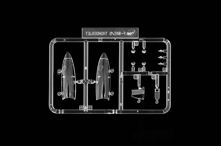 italeri-1321-mysliwiec-republic-f-84-e-g-thunderjet-model-samolot-1-72-skala-skala-1-72