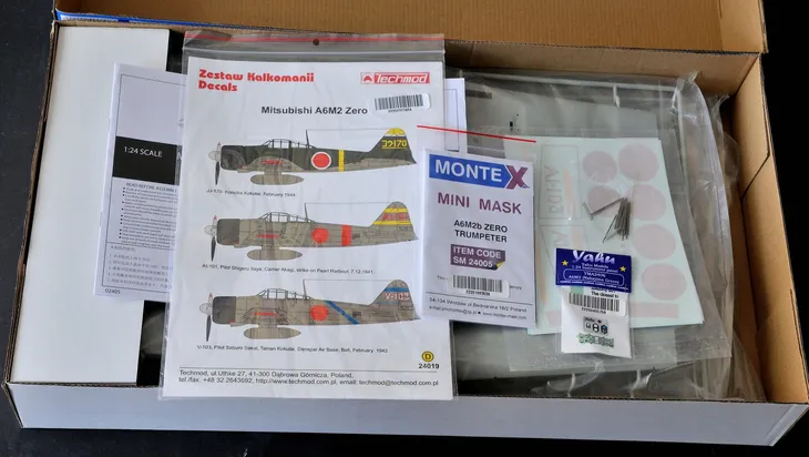 trumpeter-02405-mysliwiec-mitsubishi-a6m2b-model-21-zero-samolot-1-24-stan-zlozenia-do-zlozenia