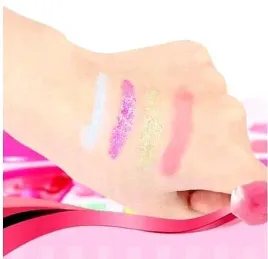 kuferek-kosmetykow-do-makijazu-i-paznokci-zestaw