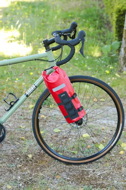torba-rowerowa-zefal-z-adventure-fork-pac-holder-zapiecie-rolowane-z-klamra