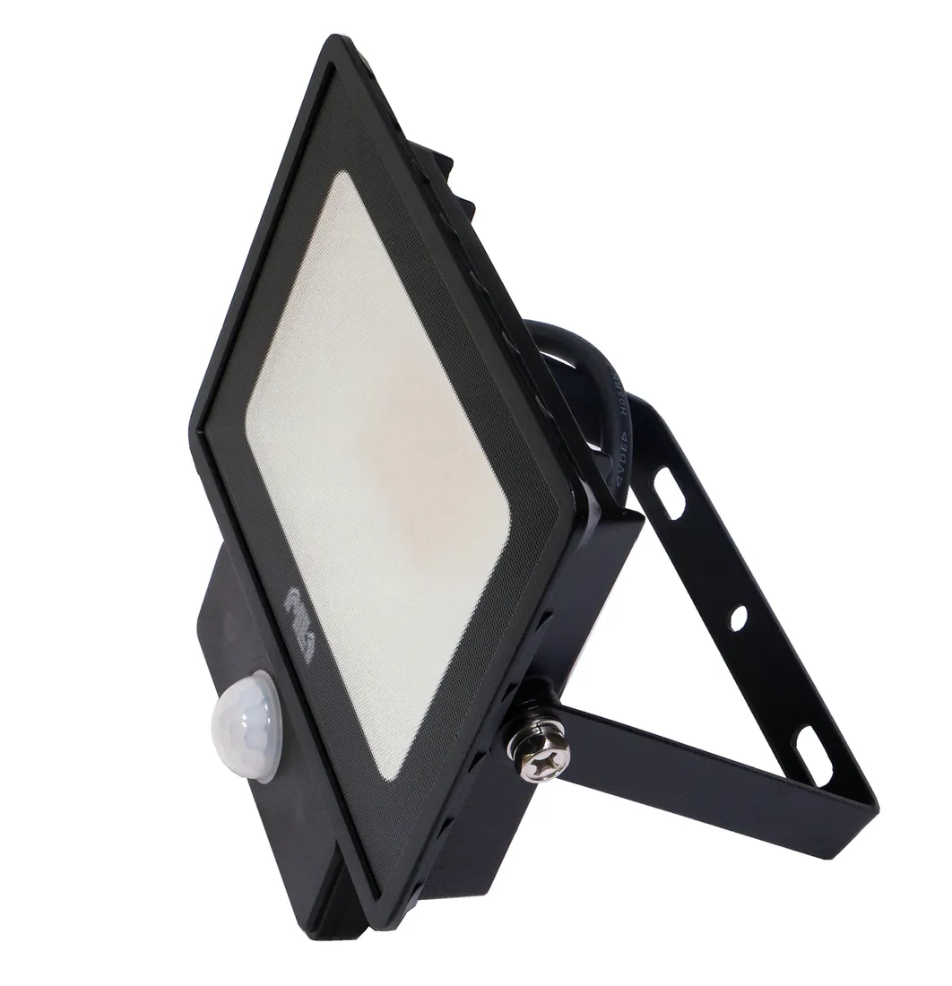 halogen-bialy-neutralny-1700-lm-20-w