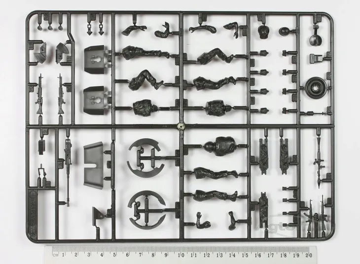 tamiya-35135-transporter-opancerzony-m113-acav-model-1-35-waga-z-opakowaniem-0-5-kg