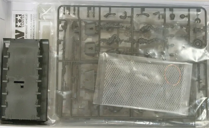 tamiya-35135-transporter-opancerzony-m113-acav-model-1-35-model-m113-acav