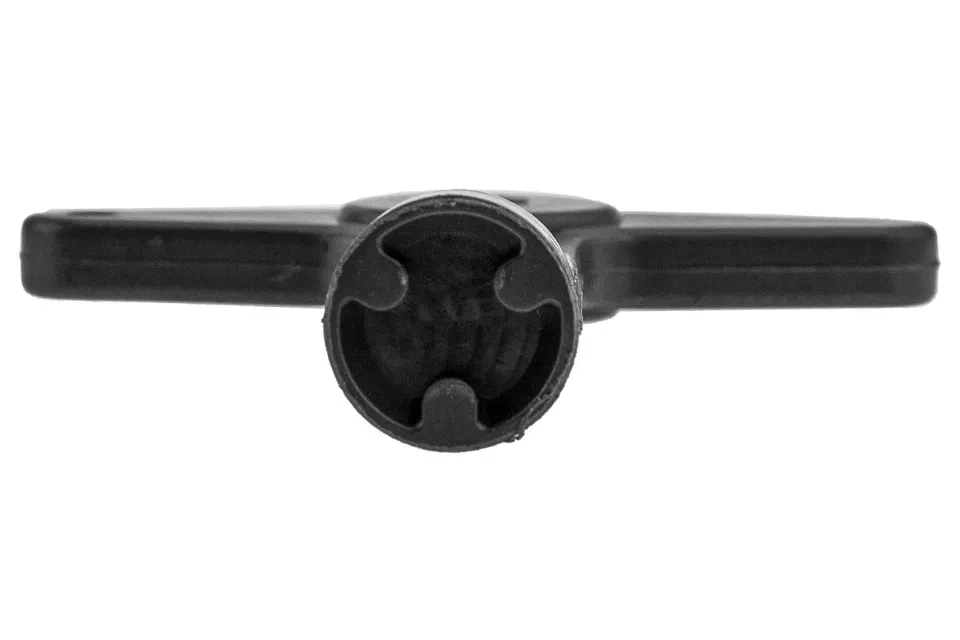 opel-corsa-b-c-sruby-klucz-dekielkow-kolpakow-stan-nowy