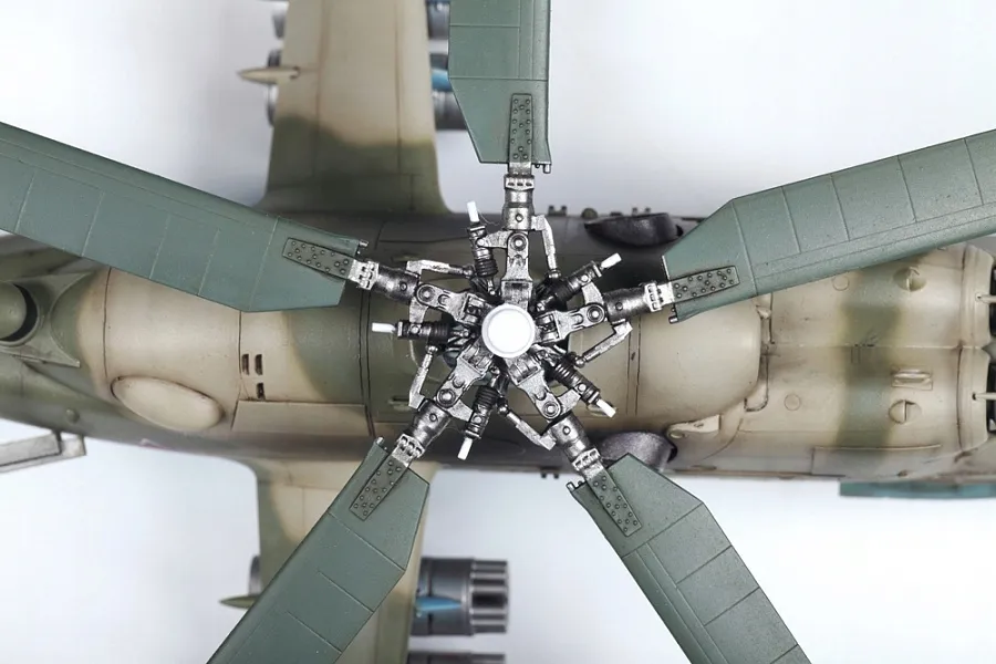 1-48-soviet-attack-helicopter-mi-24p