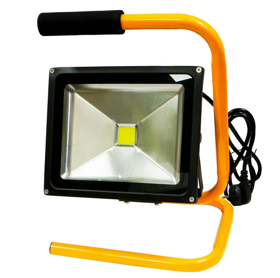 halogen-bialy-zimny-1500-lm-30-w