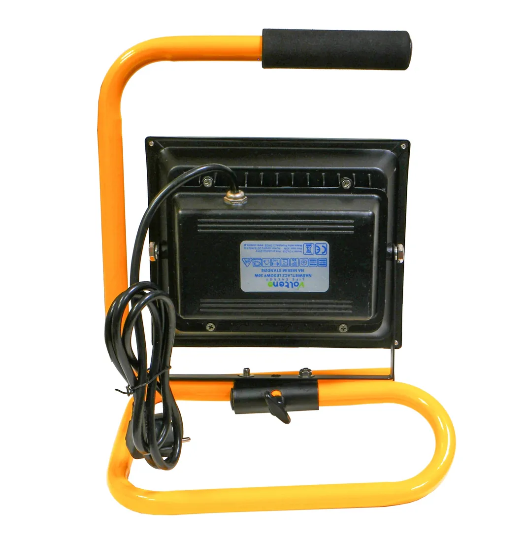 halogen-bialy-zimny-1500-lm-30-w