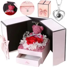 wieczna-roza-w-szkatulce-z-naszyjnikiem-pomysl-na-prezent-dla-dziewczyny