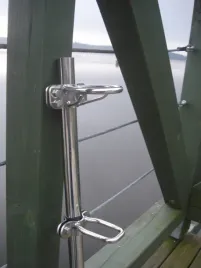 uchwyt-kotwicy-plugowej-brucea-na-reling-2c