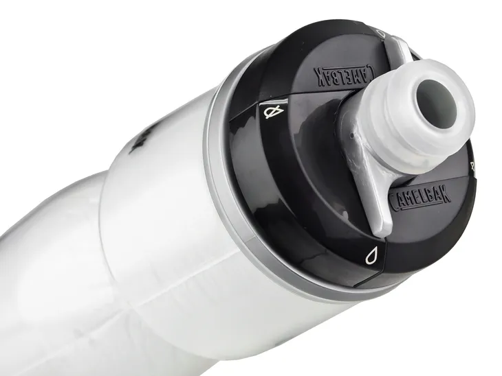 bidon-rowerowy-camelbak-podium-chill-710-ml-white-black-710-ml-material-dominujacy-tworzywo-sztuczne