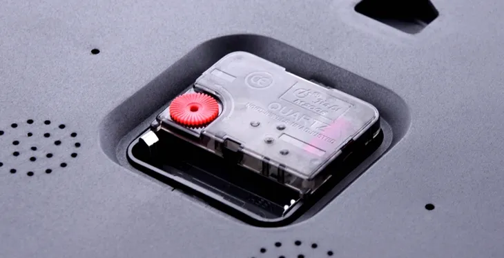 zegar-scienny-kinghoff-srebrny-30cm-waga-z-opakowaniem-1-kg