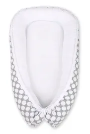 kokon-niemowlecy-dwustronny-kojec-otulacz-premium-bobono-koleczka-szare