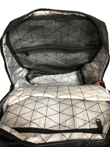 plecak-zeglarski-musto-essential-25l-82293-czarny-kod-producenta-82293