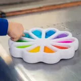 fat-brain-toy-babelki-cyferki-dimpl-digits-sensory-waga-z-opakowaniem-1-kg