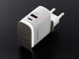 ladowarka-samochodowa-usb-typ-c-carmotion-25-ma-marka-carmotion
