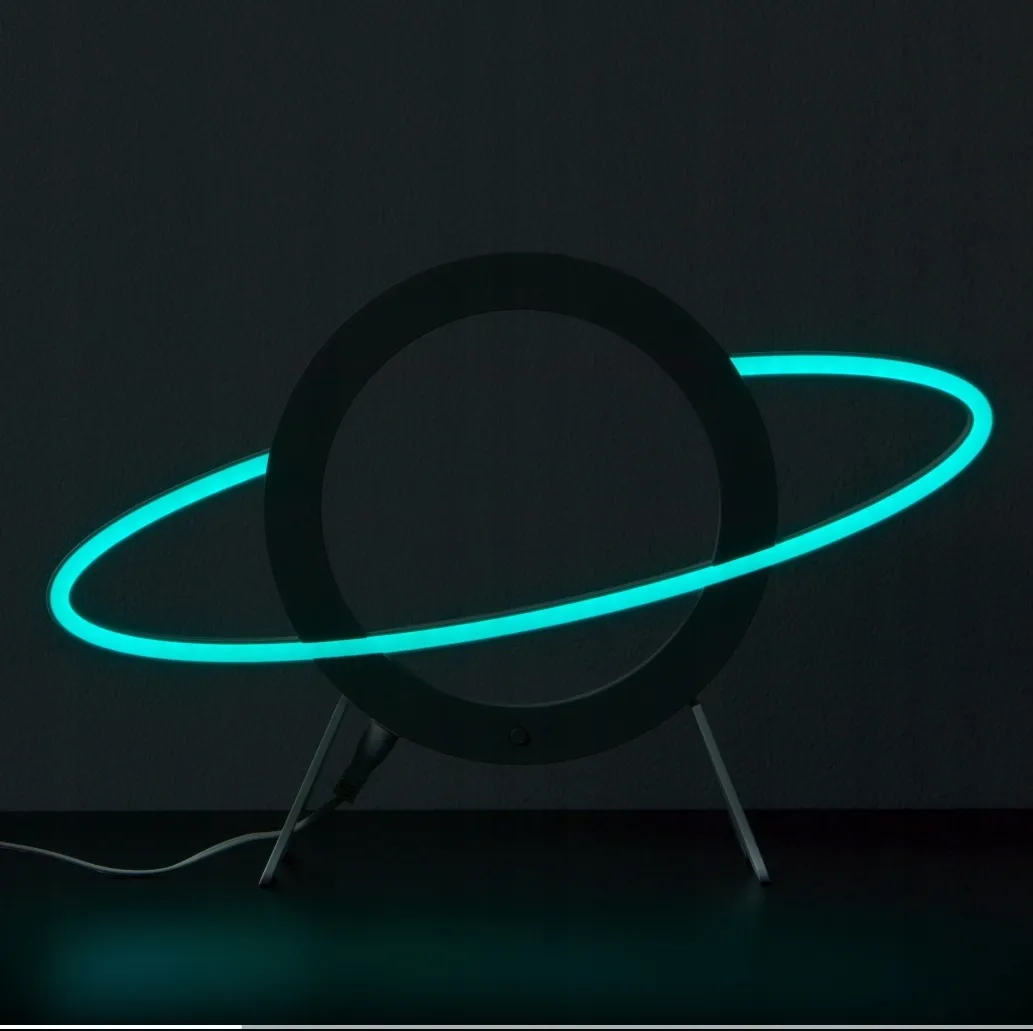 lampka-nocna-ikea-bialy-bohater-brak