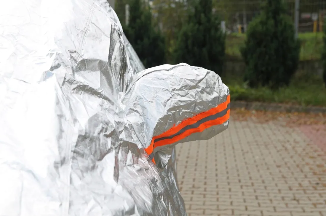 plandeka-pokrowiec-na-samochod-suv-van-