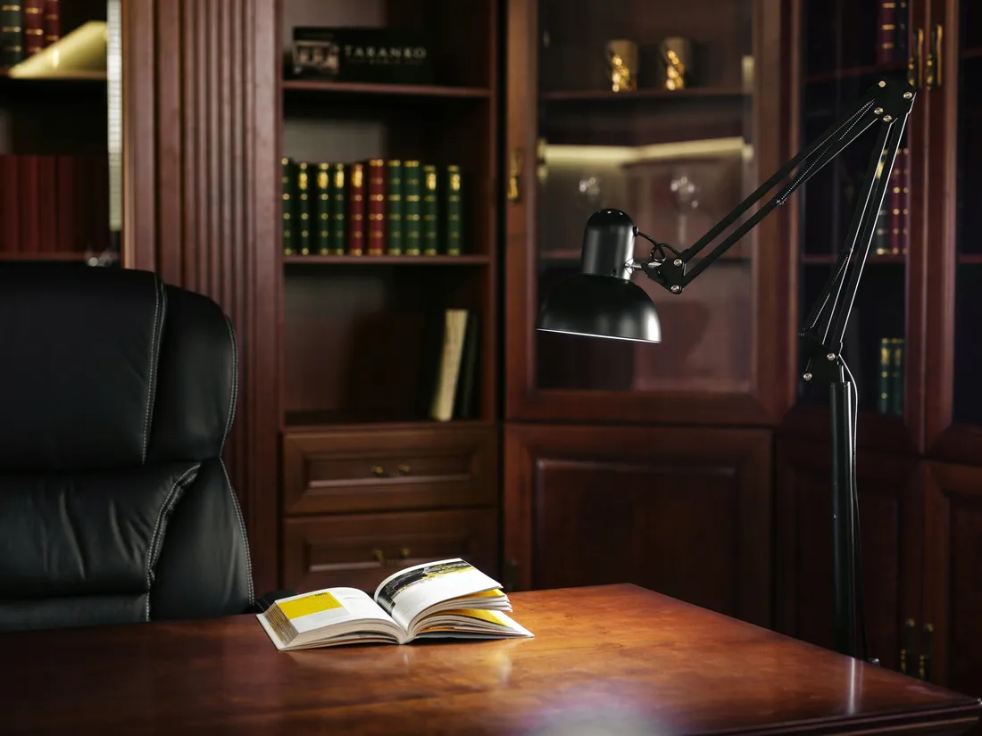 lampa-podlogowa-stojaca-led-e27-loft-nowoczesna-czarna-regulowana-do-salonu-kolor-czarny