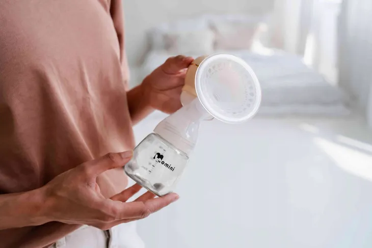 laktator-momini-blisspump-marka-momini-elementy-zestawu-laktator